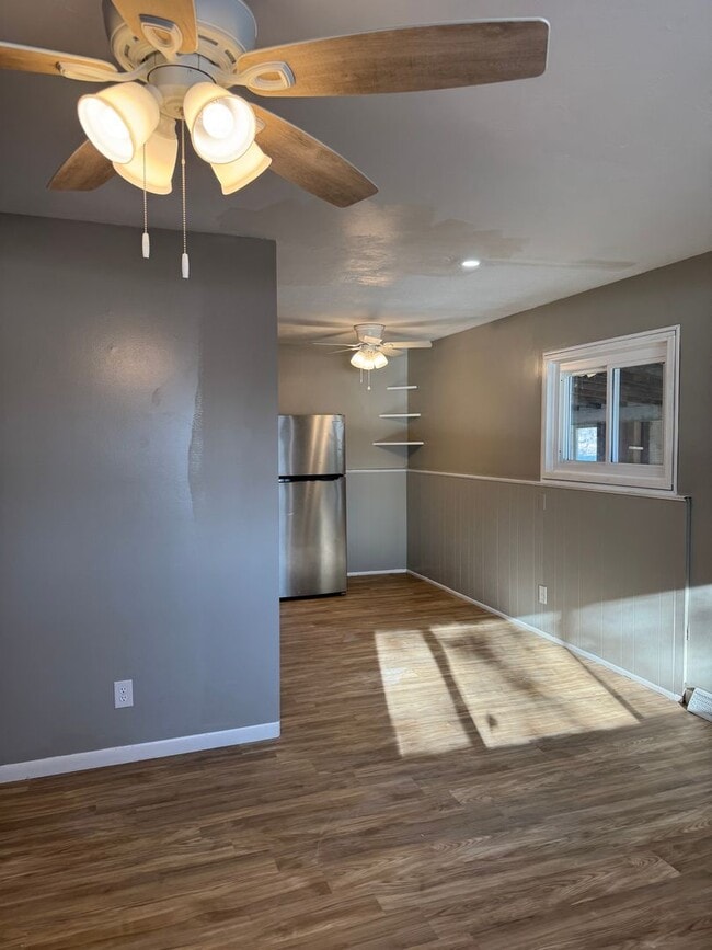 Photo - 4br 2bth large sun room and big fenced in backyard