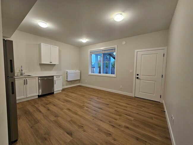 Photo - 46058 Bonny Ave