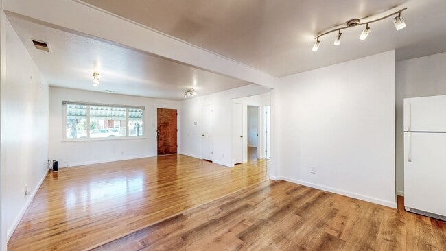 Photo - Delightful 2 Bedroom 1 Bath Unit with 1 Car Garage