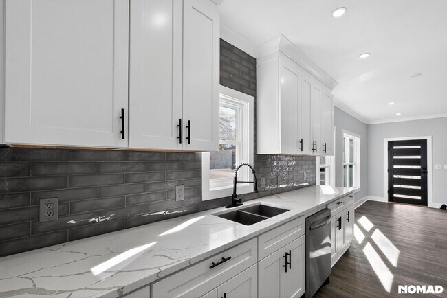 Photo - 935 Pelham St NW