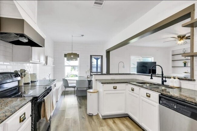 Photo - 6715 Plum Springs Ln