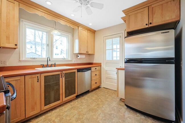 Photo - 11 Acadia St