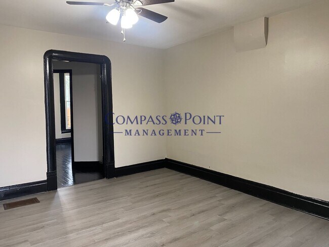 Photo - 240-242 East 4th Street Unidad 240