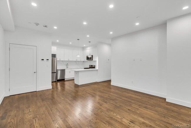Photo - 1431 Old Northern Blvd Unit 2