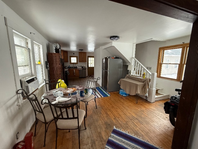 Photo - 908 Island St