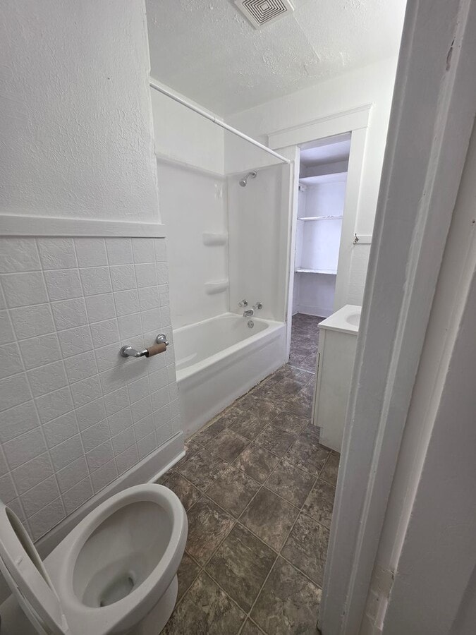 Photo - 402 S Gardiner Ave Unit 2 (upper)