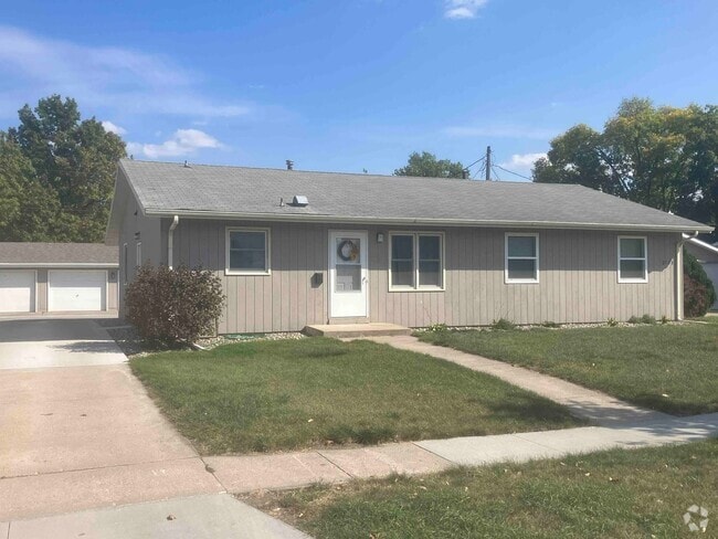 Building Photo - North central Ames 2 bedroom duplex with g... Unit 2710 Rental