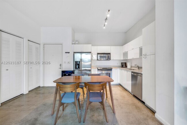 234 NE 3rd St Unit 1108
