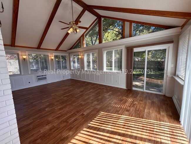 Photo - 9812 Meandering Way