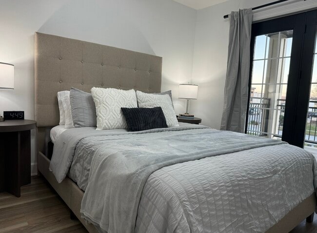 Photo - 209 W Jefferson St