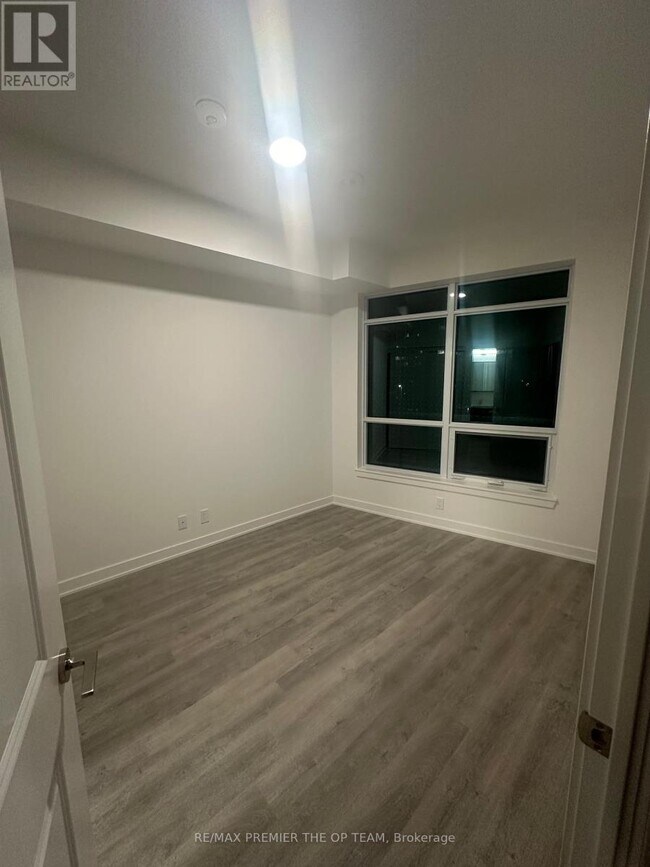 Photo - 30 Upper Mall Wy Unit 403