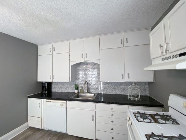 Photo - Des Moines 4 plex Condo Unit 2