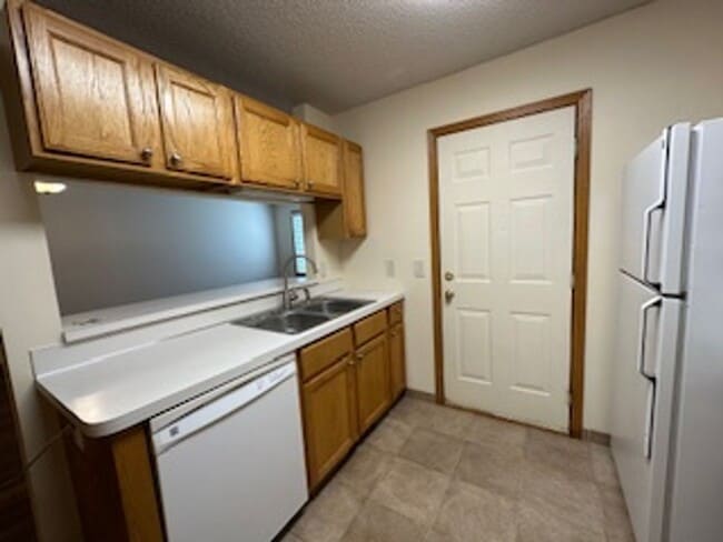 Photo - Newer carpeting/flooring and recently painted throughout *2Bed*1.5 Bath townhome in Apple Valley ...