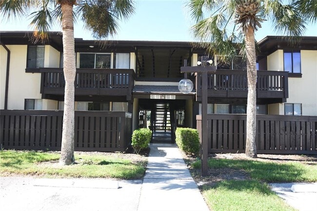 Building Photo - 56 Club House Dr Unit 206
