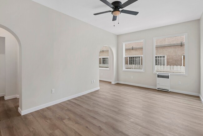 Photo - 1827 E 4th St