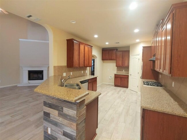 Photo - 1601 Lions Den