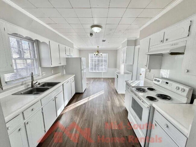 Photo - 6843 Amersham Dr