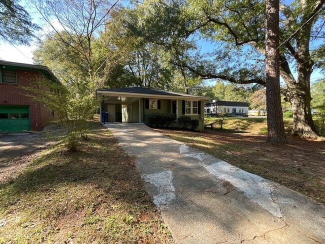 Photo - 728 Gary Rd NW