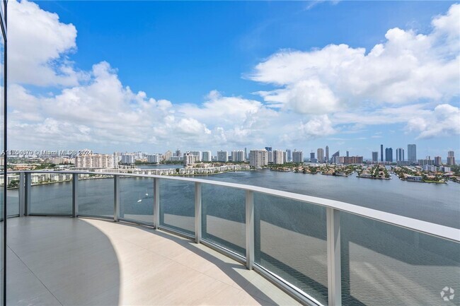 Building Photo - 17111 Biscayne Blvd Unit 2111 Rental