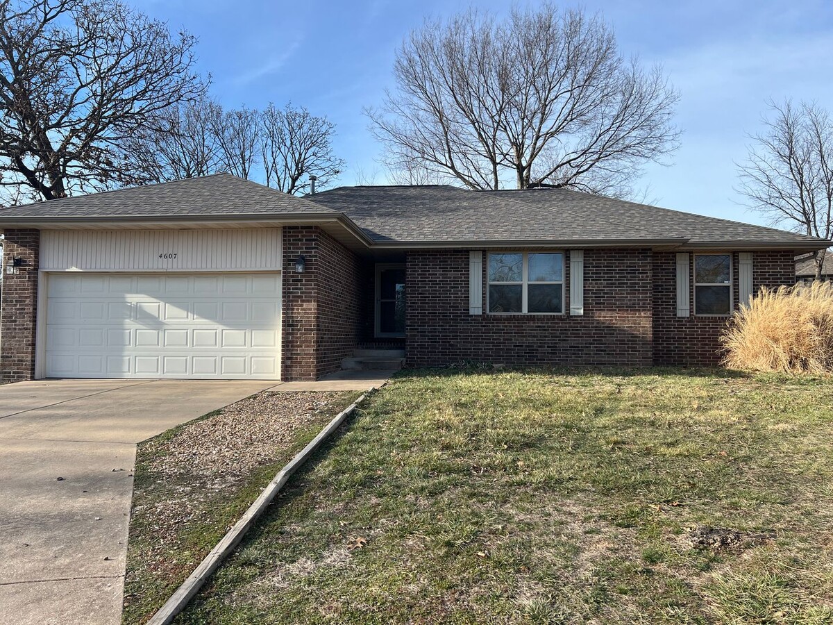 3 Bedroom / 2 Bathroom in Battlefield - 3 Bedroom / 2 Bathroom in Battlefield