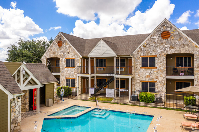 Building Photo - Madeira Apartments at Live Oak