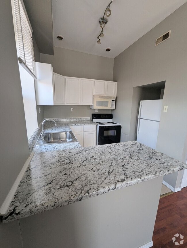 Building Photo - 7102-7104-7104 Pennsylvania Ave Unit 2N Rental
