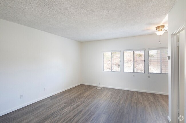 Building Photo - Large Studio in Mission Hills + Parking an... Unit 3667 Rental