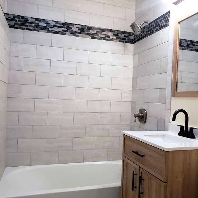 Building Photo - 68 Everard St Unit 2