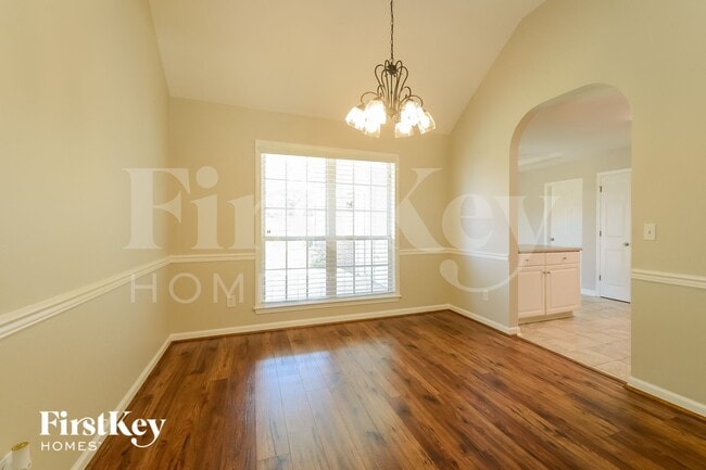 Photo - 237 Silverstone Ln