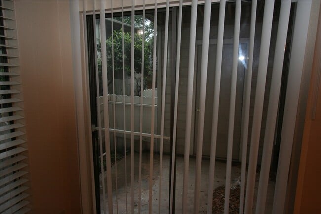 Photo - 17401 Red Oak Dr Unidad 102