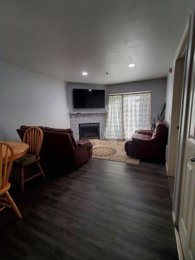 Photo - Cozy, 2 Bedroom Apartment for Rent in the Birchwood Neighborhood!