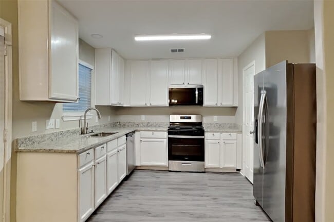 Photo - 3906 Falvel Shadow Creek Dr