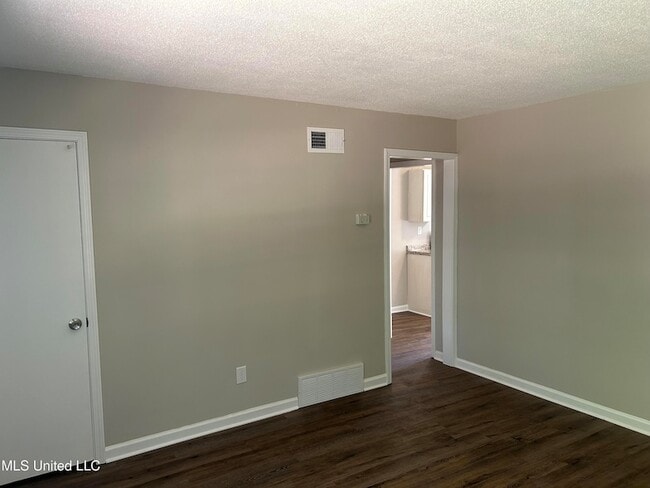 Photo - 2955 Normandy Dr