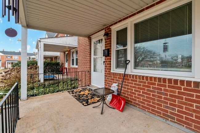 Photo - 3-bedroom, 1 and half bathroom end-of-group townhome in the quiet Stoneridge neighborhood in Towson