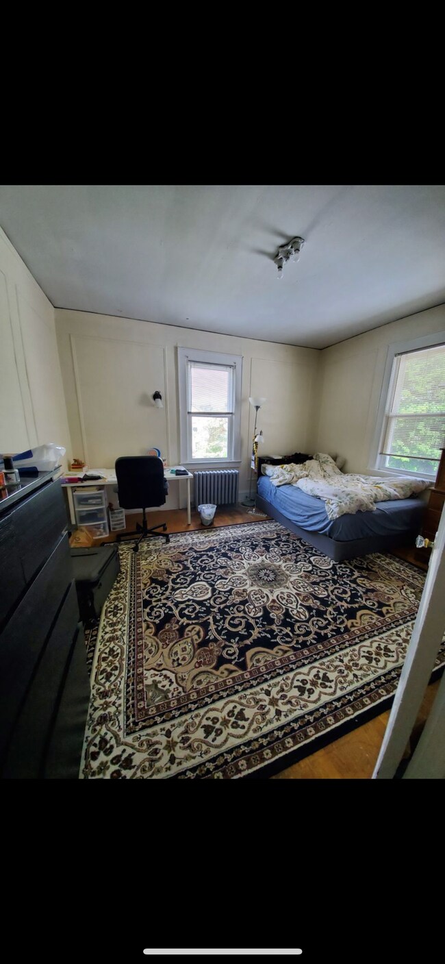 Building Photo - 326 Cedar Ave Rental
