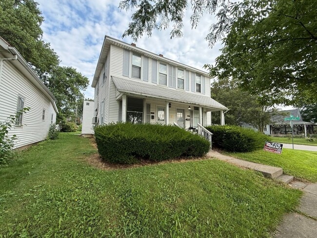 2 bedroom and 1 bathroom duplex
