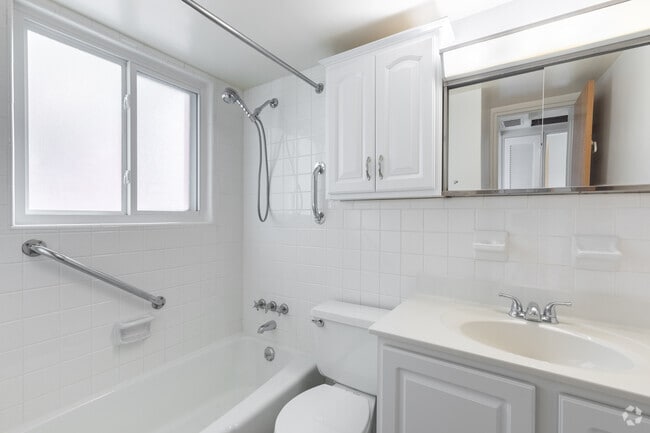 2BR, 1BA - Beacon Tower