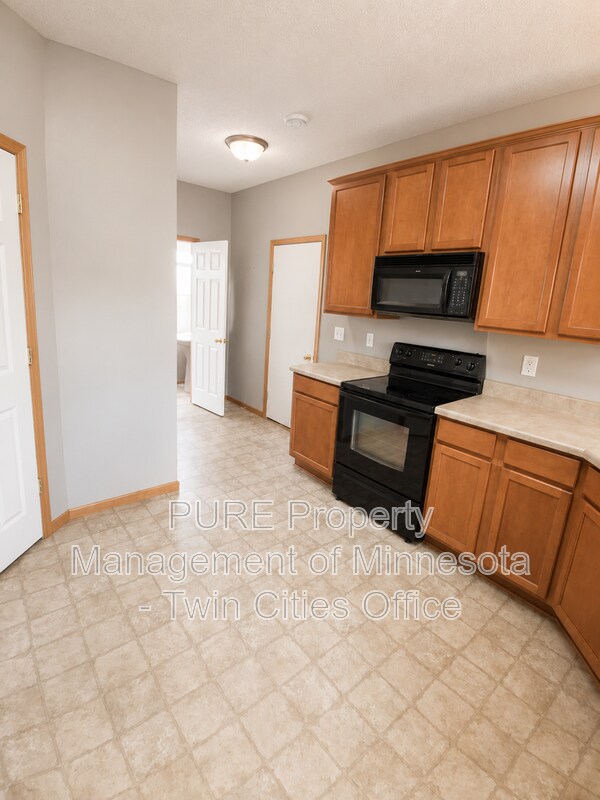 Photo - 40 River Woods Dr W