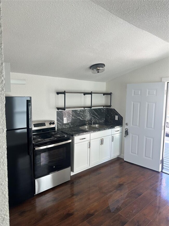 Photo - 3019 E 12th St