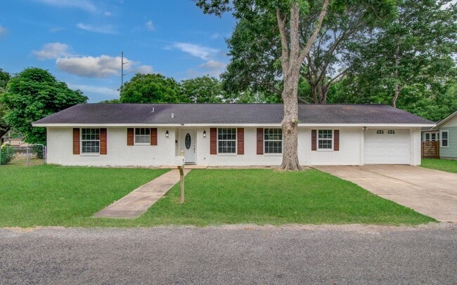 Building Photo - 1722 Front St