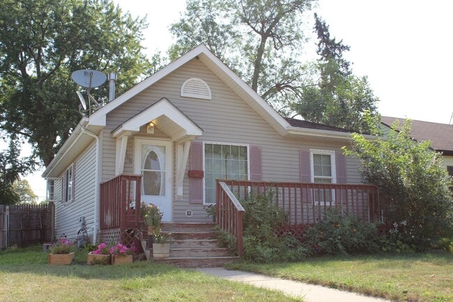 Building Photo - Beautiful home available for rent Unit 1706 S 10th Ave