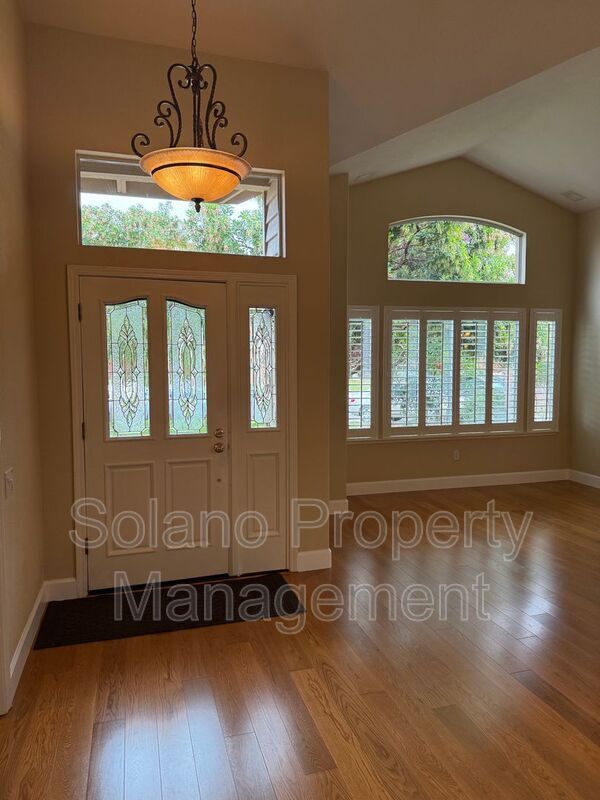 Photo - 685 Hillcrest Cir