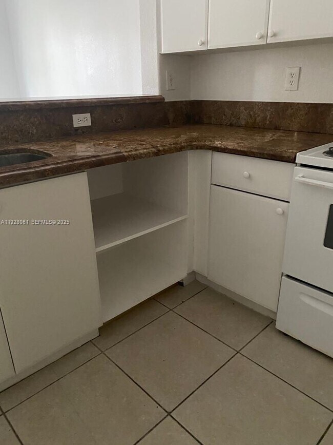 Photo - 1652 SE 28th St Unit 105