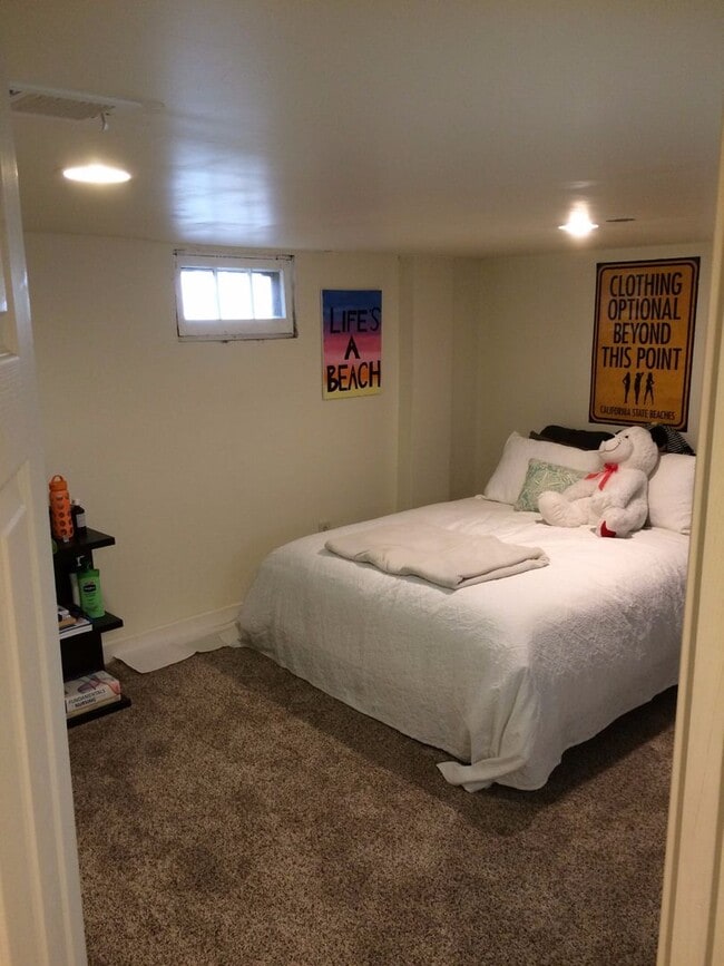 Photo - Spacious 5 Bedroom 2 Bathroom Home