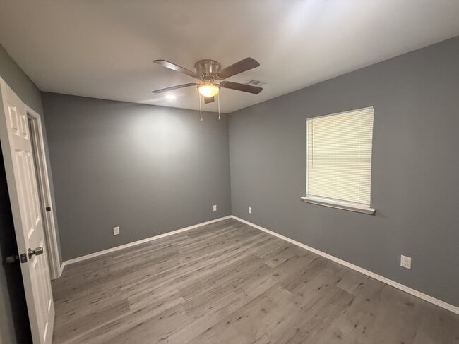 Photo - 810 W 2nd St