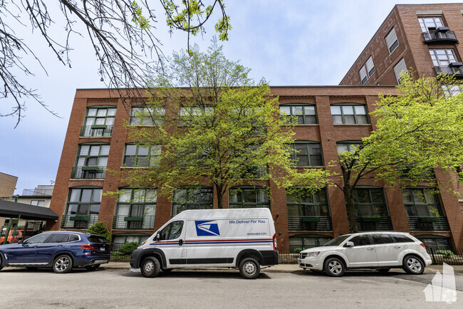Building Photo - 1737 N Paulina St Unit #  0206 Rental