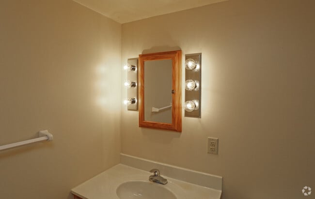 2BR, 2BA - 1,200 SF