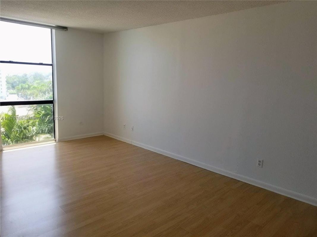 Photo - 13499 Biscayne Blvd