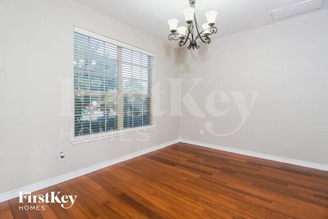 Photo - 204 Clydesdale St