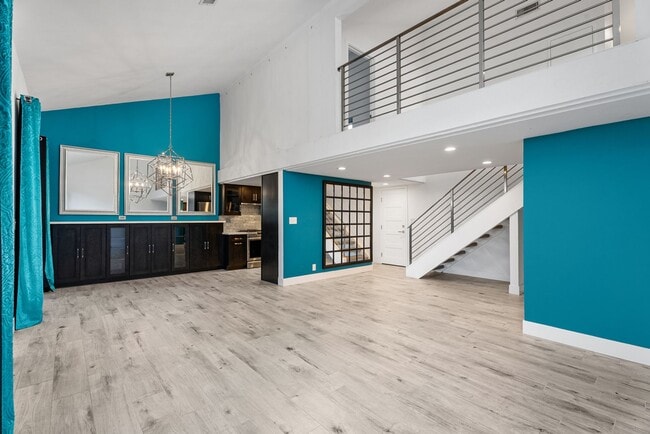 Building Photo - Charming, Light-Filled 2-Bed / 2.5-Bath Townhome with Private Yard & Garage Parking